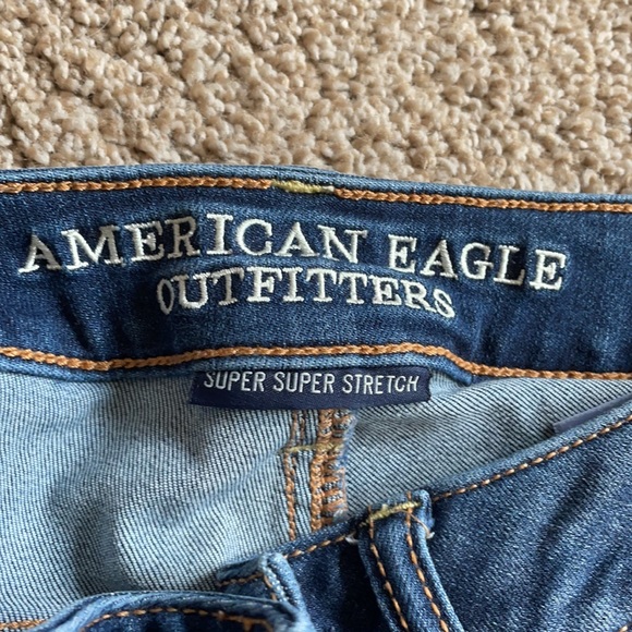 Women’s distressed jeans - Picture 3 of 5